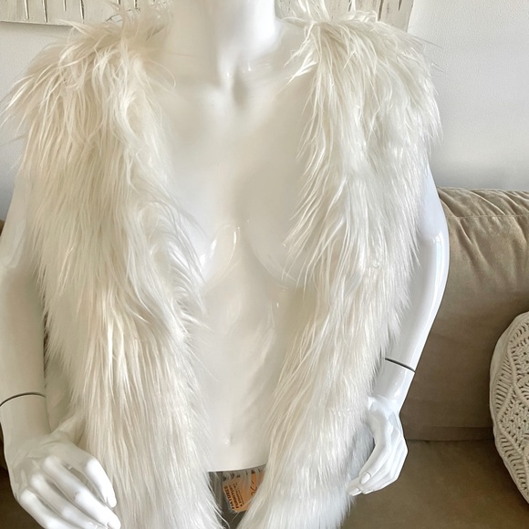 Rampage Jackets & Blazers - Rampage furry vest